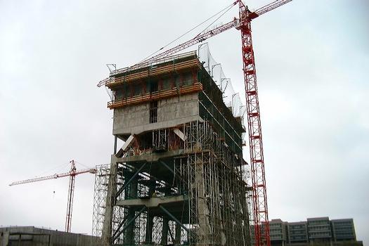 L'édifice pendant sa construction