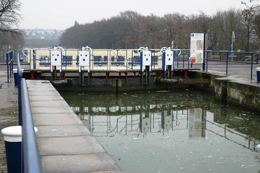 Ecluse de Visé sur le canal de jonction entre la Meuse et le Canal Albert