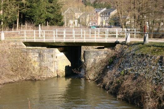 Ecluse N° 16 de Embierir près de Chanxe pont sur le canal de liaison rive droite du canal en aval de l'écluse 1 (1)