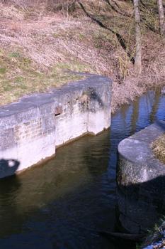 Ecluse N° 16 de Embierir près de Chanxe vestiges d'un barrage mobile