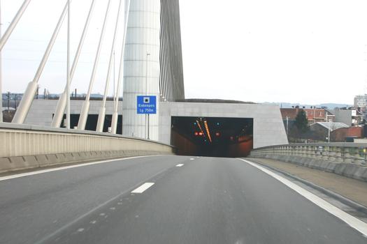 L'entrée Nord de la tranchée couverte de Kinkempois vue du Pont du Pays de Liège, dans le sens Bruxelles-Ardennes