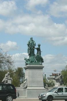 Zénobe Gramme monument at Fragnée Bridge