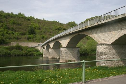 Die Grenzbrücke über die Sauer bei Langsur