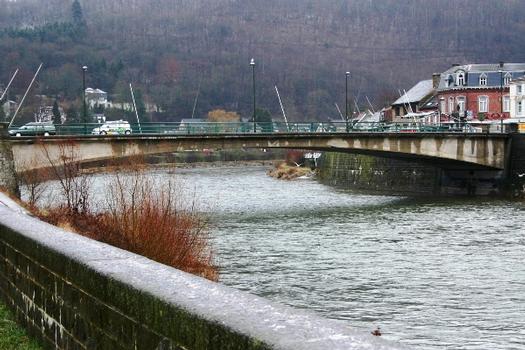 Die Brücke von Esneux gesehen Richtung flussauf rechtes Ufer