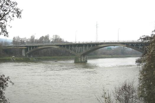 Le pont de Hermalle vu d'en aval rive gauche de la Meuse