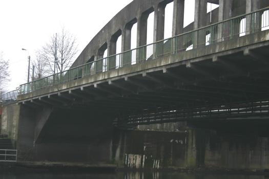 Eisenbahnbrücke Chênée der Linie 37 und LGV Linie L3