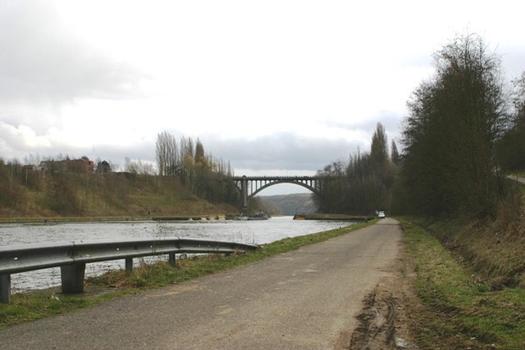 Bridge carrying N 79 across Albert Canal between Vroenhoven and Wolder