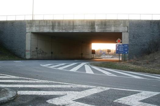 Brücke der Route du Condroz (Nationalstrasse 63) über die Nationalstrasse 641