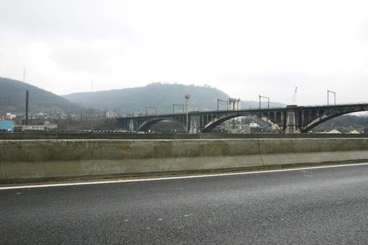 Le Pont de Renory vu d'en aval rive gauche de la Meuse