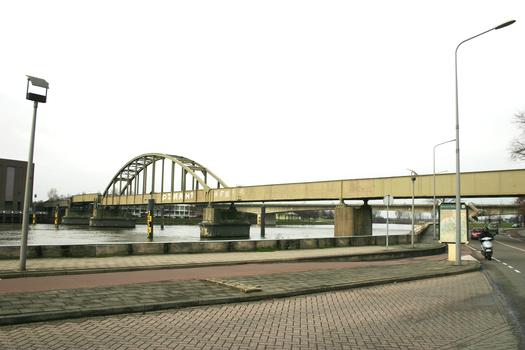 Pont ferroviaire à Maastricht