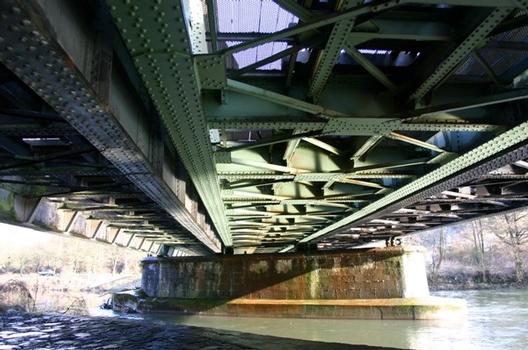 Pont ferroviaire sur l'Ourthe entre Souverain-Pré et Poulseur vue du tablier