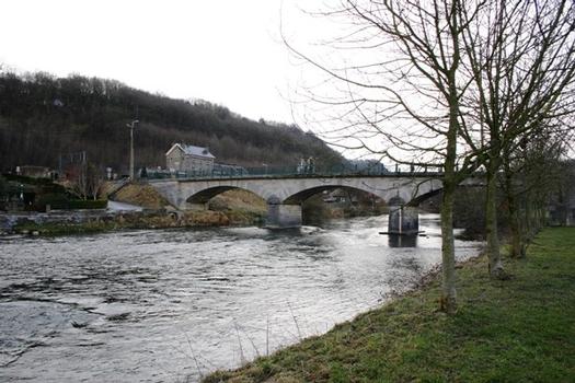 Die Amelbrücke in Pont de Sçay von flussabwärts gesehen