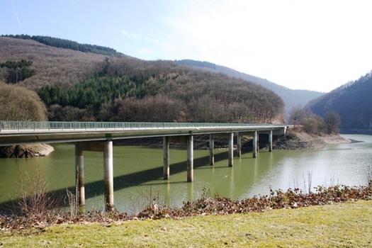 Brücke über den Oursee zwischen Biwels und Vianden