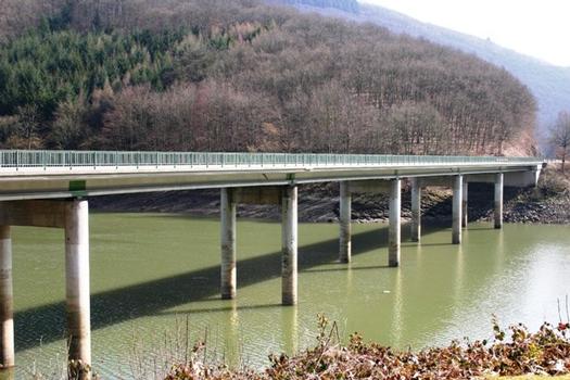 Brücke über den Oursee zwischen Biwels und Vianden