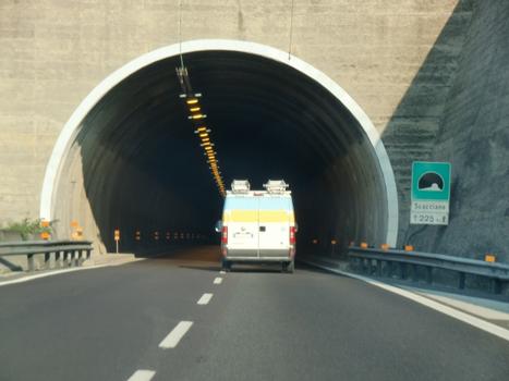 Scacciano tunnel