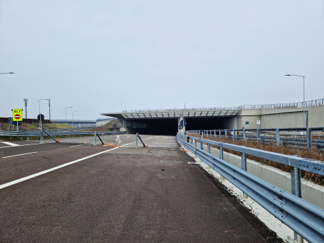 Tunnel de la jonction autoroutière A1-A15