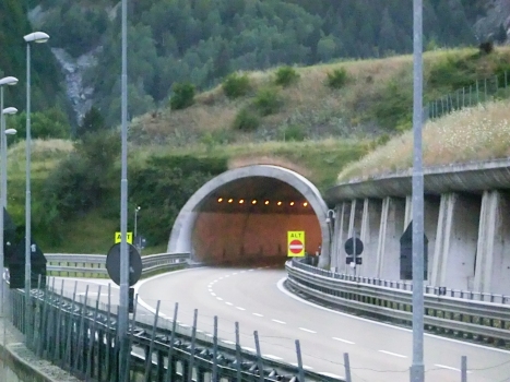 Verrand Tunnel eastern portal and, on the right, Prè Saint Didier Tunnel northbound tube