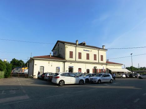 Altavilla-Tavernelle Station