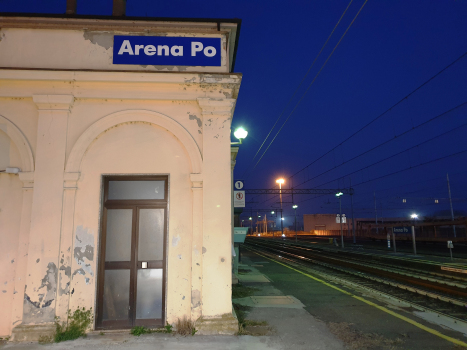 Bahnhof Arena Po