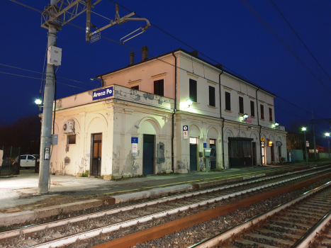 Bahnhof Arena Po