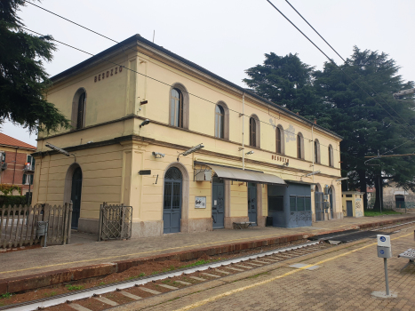 Besozzo Station