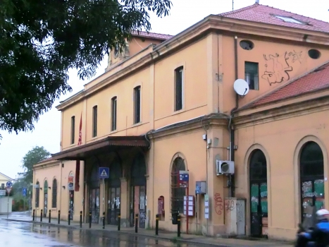 Bologna Zanolini Station: Bologna Zanolini Station, original 1887's bulding now partially used as FER (Ferrovie Emilia Romagna) offices