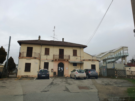 Borgolavezzaro Station