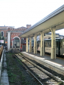 Brescia Railway Station, Brescia-Edolo railroad line end of track