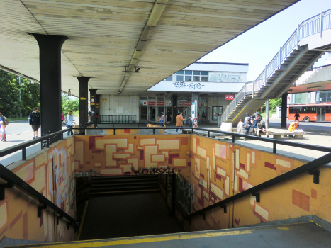 Kačerov Metro Station