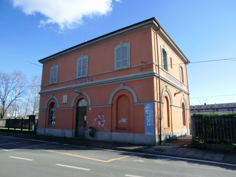 Casletto-Rogeno Station