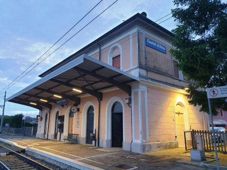 Castel d'Ario Station