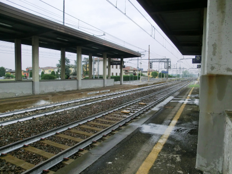 Castelguelfo Station