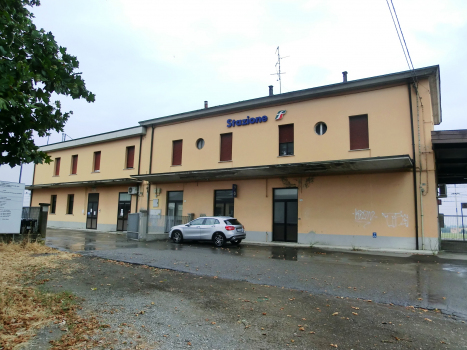 Castelguelfo Station