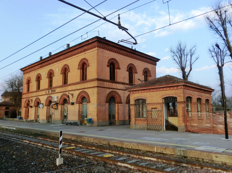 Castelvetro Station