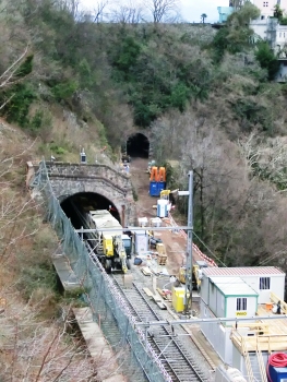 Paradiso Tunnel southern portal. On the right, old single track tunnel (1874)