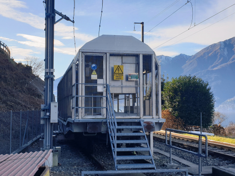 Autotransformer in Ranzo-S.Abbondio Station. For reasons of space, the transformers are designed to be mobile.