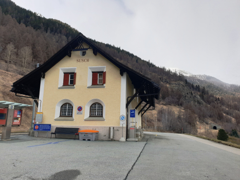 Susch Station, on the right: Valauta Tunnel