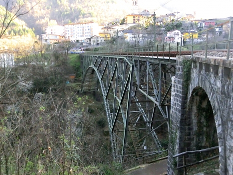 Viaduc ferroviaire sur l'Isorno
