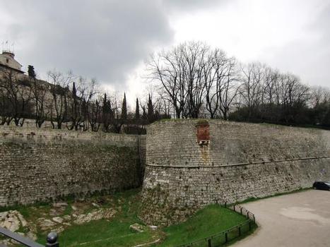 Brescia Castle, walls