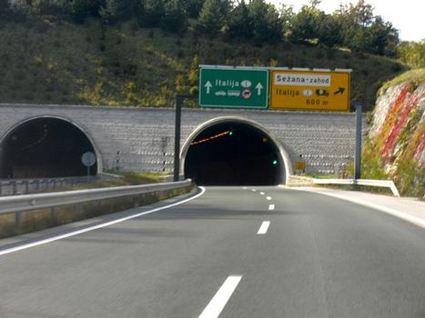 Tabor tunnel western portals
