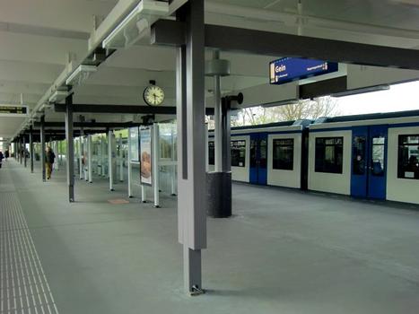 Gein Metro Station, platform