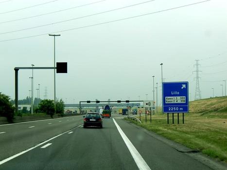 R2 Motorway, toll station near Liefkenshoektunnel