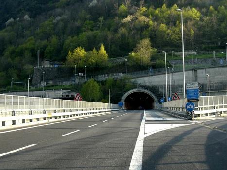 Regoledo northern portals, Pioverna viaduct and Bellano-Valsassina exit