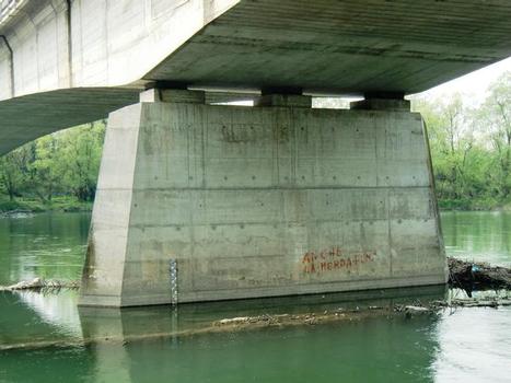 Spino-Bisnate Adda Bridge, pylon