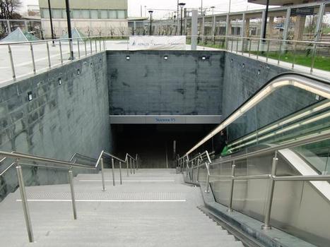 Stazione FS Metro Station, access