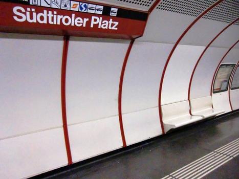 Südtiroler Platz Metro Station, platform