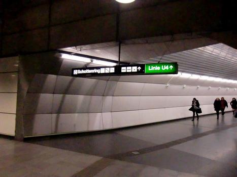 Schottenring Metro Station line U2, mezzanine