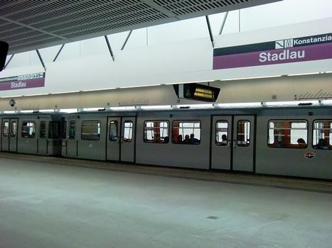 Stadlau Metro Station, platform