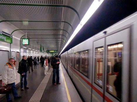 Schottenring Metro Station, line U4 platform