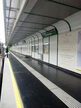 Unter Sankt Veit Station, platform